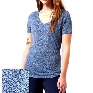 ATHLETA BLUE MICRO CHEETAH SCOOP V-NECK SHORT SLEEVE BREEZY TEE Sz S
